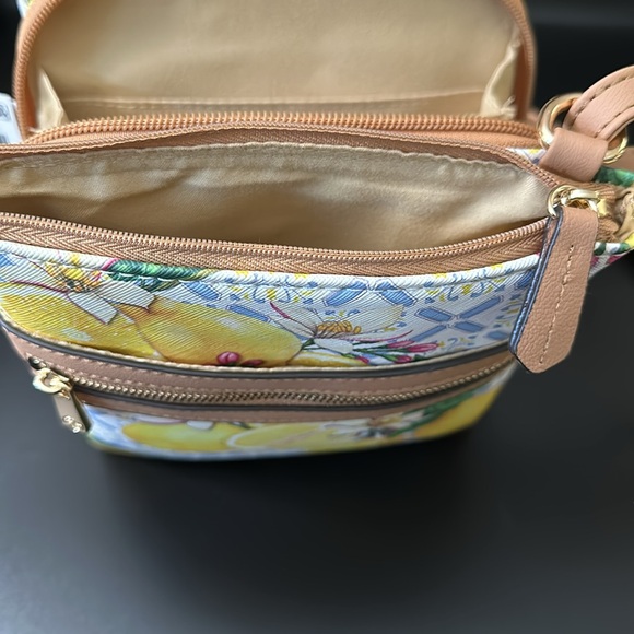 Giani Bernini Lemon Print Purse with a Matching Wallet - Picture 4 of 14